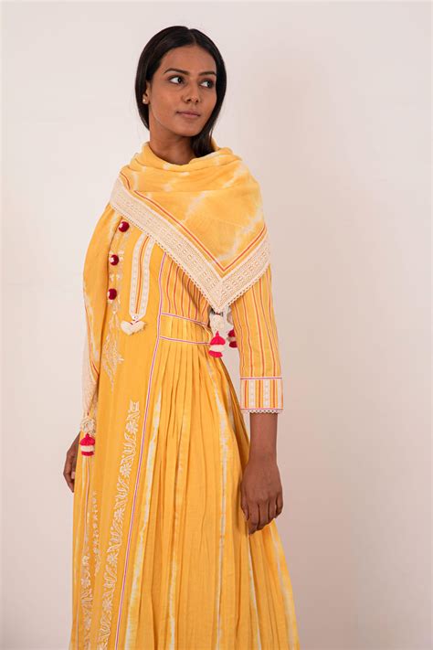 Alaya Side Pleat Long Kurta with Straight Pants & Scarf – Simar Dugal