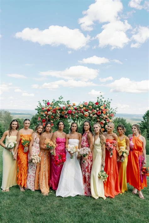 Pin by KaRla Gtz De Velasco V. on Peach | Sunset wedding colors, Sunset wedding theme, Bright ...