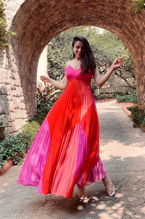 Red and pink colour blocked heat pleated dress – Zwaan