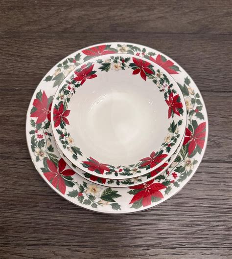 Gibson Poinsettia Holiday Dinnerware Set, Gibson Christmas Dinnerware ...