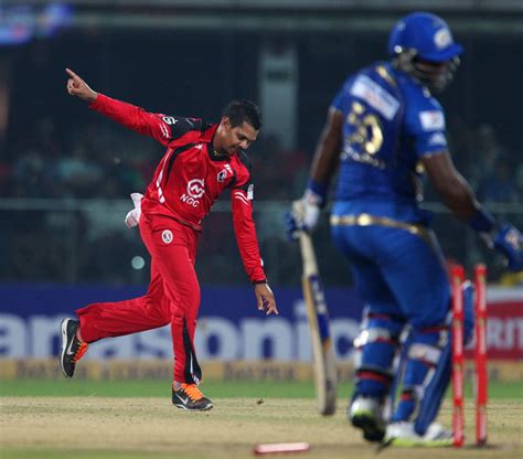 Sunil Narine celebrates Dwayne Smith's wicket | ESPNcricinfo.com