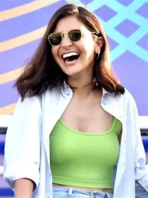 विराट ने जमाई फिफ्टी तो अनुष्का ने दिया ऐसा रिएक्शन - Anushka sharma ...