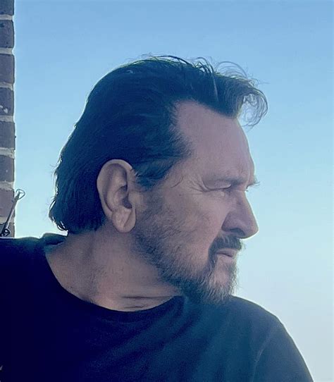 Mark Lindsay Chapman