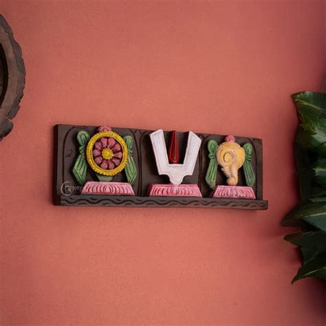 Shankh Chakra Namah Wooden Panel – The Advitya