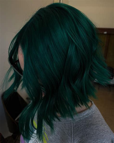 24 Stunning Green Hair Colors & Styles in 2025 - Zohna | Dark green ...