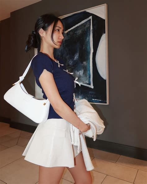 Jenny 제니 | First time creating my perfume! Can’t wait to try it! 🍑🌿 처음으로 제 향수를 만들었어요! 얼른 써보고 싶어요 ...