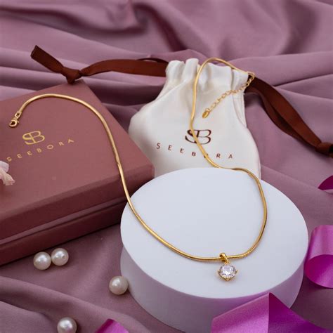 The Aphrodite Pendant Necklace – Seebora