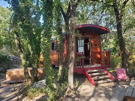 ROULOTTES ET CABANES DE SAINT CERICE ET SPA (Vogue) - Lodge Reviews ...