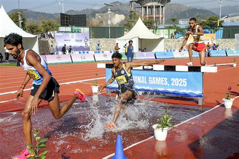 19-year-old Dev Meena shatters pole vault record on way to winning gold ...