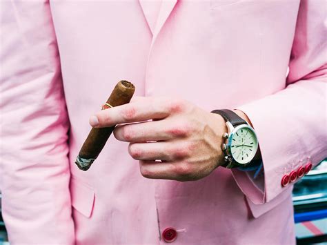 How to rehydrate a dry cigar (and everything you need to know) - The Manual