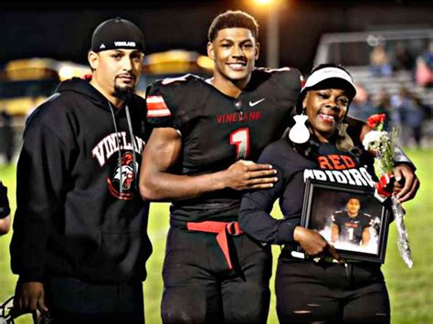 Who are Isiah Pacheco's parents Julio Pacheco and Felicia Cannon?