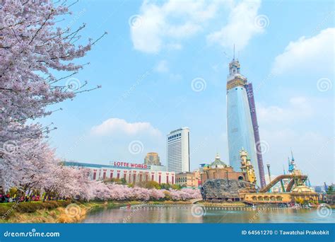 汉城，韩国- 2015年4月9日：Lotte世界游乐园 编辑类图片 - 图片 包括有 樱桃, 聚会所: 64561270