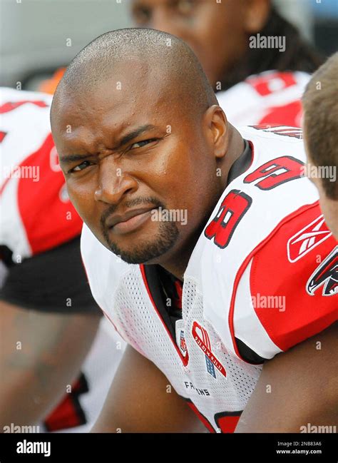 Atlanta Falcons tight end Reggie Kelly on the bench in the second half ...