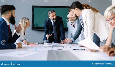 Group of Happy Business People 的图像结果