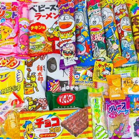Buy Sakura Box Japanese Snacks & Candy 30 Piece Dagashi Set Food Gift ...