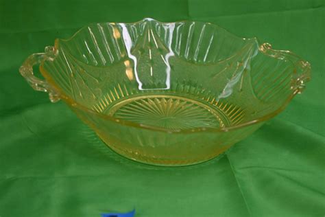 Lot #8 Yellow depression glass bowl - Paradise Estate Sales