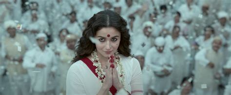 10 Iconic Bollywood Sarees That Live Rent-Free In Our Minds – Binks