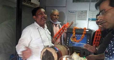 Delhiites Come Up With An Innovative Way To Deal With Cash Crunch ...