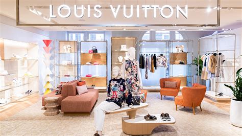 Louis Vuitton Hangzhou Tower Women Store in Hangzhou, CHINA | LOUIS VUITTON