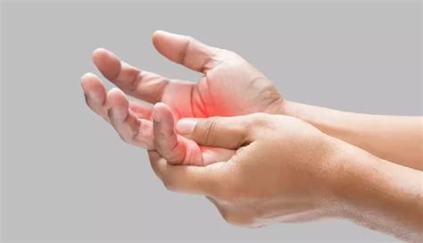 7 Reasons Why Your Hands are Feeling Numb - lifeberrys.com