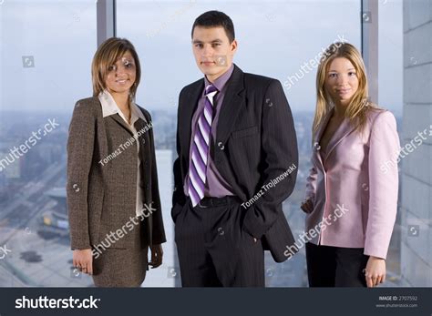 People Looking Standing 的图像结果