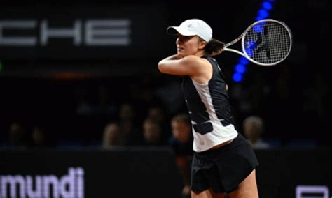 Stuttgart Open: Swiatek advances to final after injured Jabeur retires ...