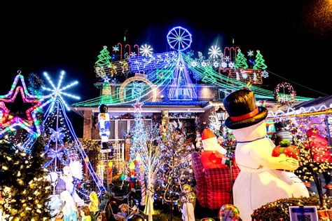 Toronto home lights up street with over-the-top Christmas lights display