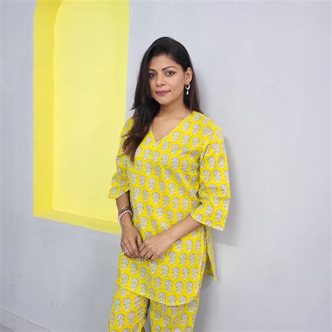 Buy premium kids and women clothes online India – Freesia Array