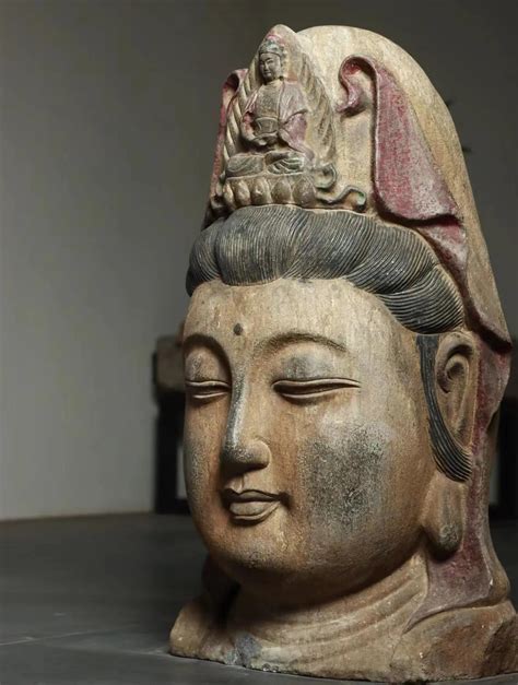 The head of Guanyin Buddha painted in bluestone is 70 meters high and ...