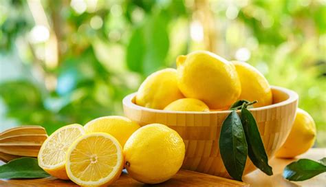 10 DIY Ways To Use Lemon for Skin and Hair - lifeberrys.com