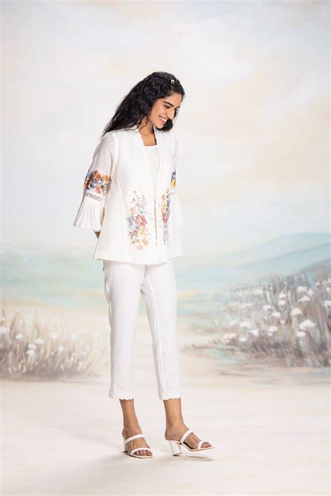 Floral printed lace short jacket with pleated sleeves and short inner ...