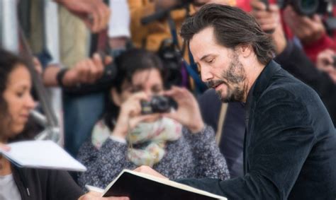 He is ashamed of his earnings; This is How Keanu Reeves Spends His ...