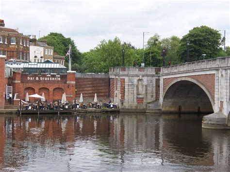 Hampton Court Bridge, hampton, United Kingdom - Top Attractions, Things ...