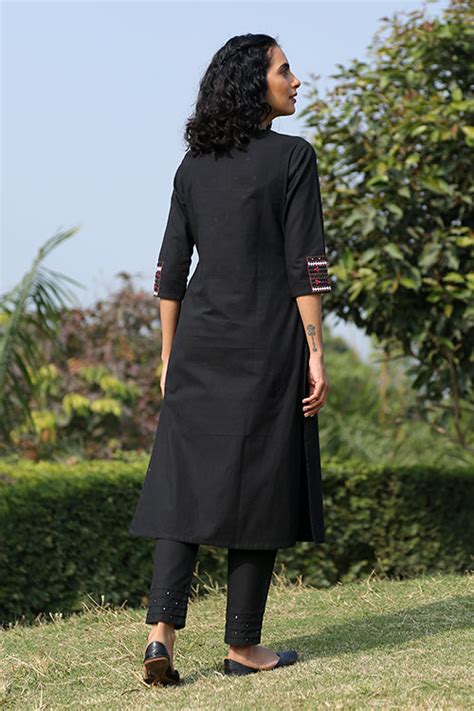 Okhai 'Rubab' Hand Embroidered Pure Cotton Kurta – Okhaistore