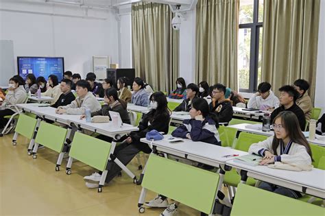 2022级新生开课首日 线下教学运行平稳有序