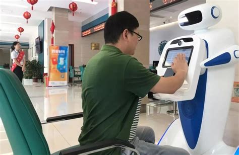 银行迎宾机器人——智慧银行小助理_杭州国辰机器人科技有限公司