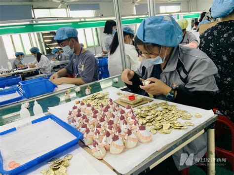东莞潮玩工厂的“双11”：去年销售8000元今年冲刺4000万，熟练技工一工难求 | 每经网