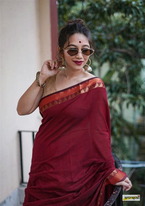 Maroon Cotton saree with Woven Gold Temple Border – Amrapali Boutique