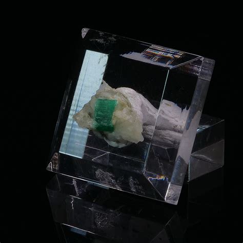 EMERAUDE sur CALCITE - Daftar, Xinjiang Uygur Zizhiqu, Chine