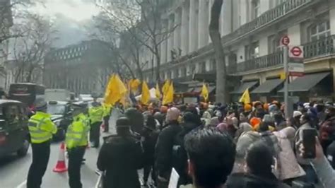 WATCH: Fresh protests by Khalistanis outside Indian High Commission in ...