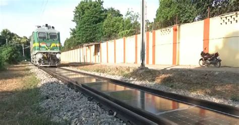 Banaras Locomotive Works installs India's first removable solar panel ...