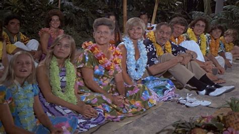 Watch The Brady Bunch Season 4 Episode 3: The Tiki Caves - Paramount+