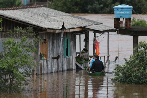 At Least 37 Dead After Flooding From Cyclone in Brazil - The New York Times