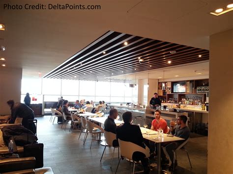 Centurion Lounge Lga