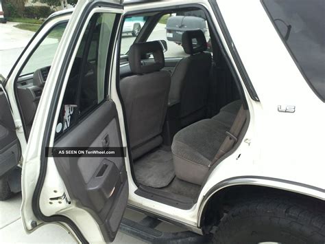 1995 Isuzu Rodeo Ls Sport Utility 4 - Door 2. 6l 4wd