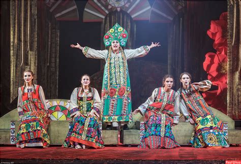 Фото: Сцена из спектакля "Золотой петушок". Режиссёр - Владимир Жуков ...