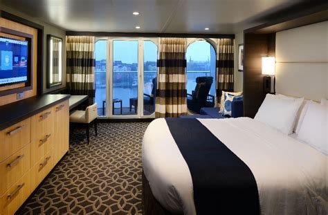 Круизный лайнер Spectrum of the Seas от Royal Caribbean International ...