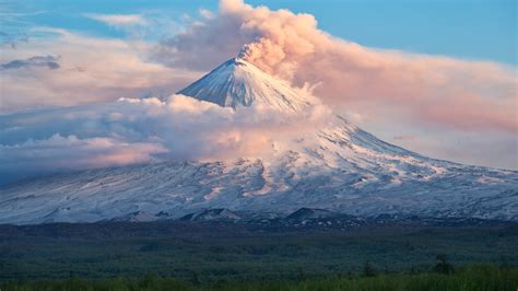 На Камчатке активизировался самый высокий вулкан Евразии - Телеканал ...