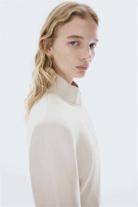 Brooch-detail wrap blazer - Light beige - Ladies | H&M IN