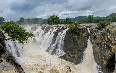 Best Time to Visit Hogenakkal Falls – A Complete Visitor’s Guide